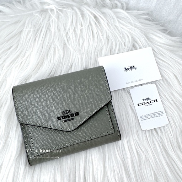 Coach Handbags - NWT Coach Crossgrain Leather Small Wallet Trifold Light Fern Army Green 58298